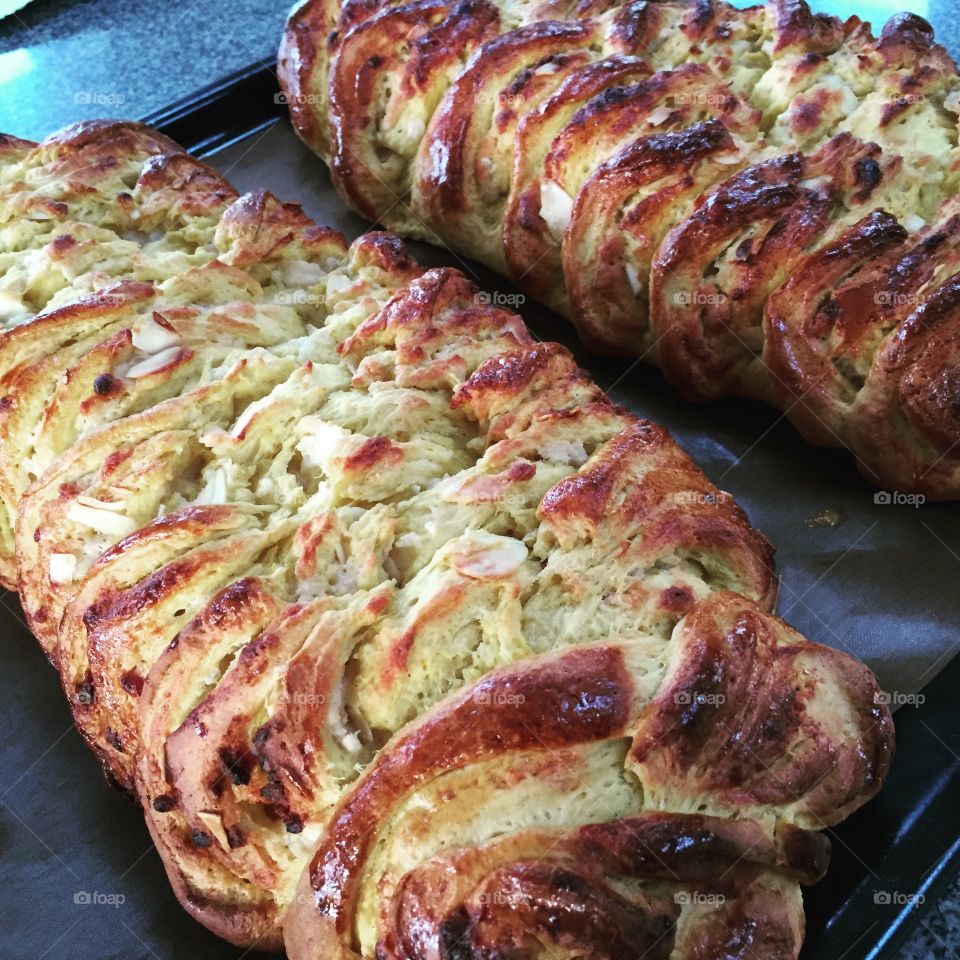 Wheat bread with safron