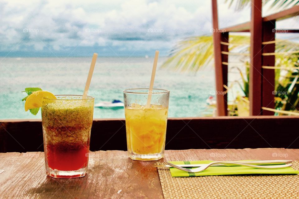 Chill summer drinks on the beach