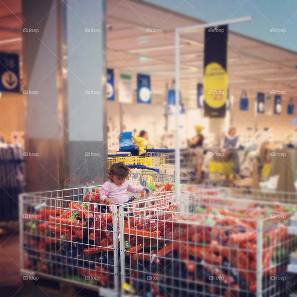 ike girl playing colorful by barkai