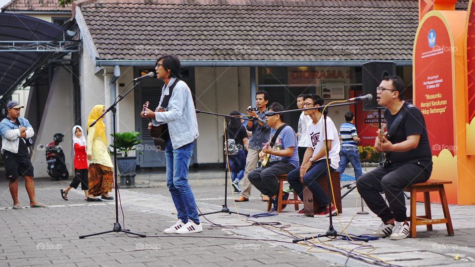 Musicians playing inside the Fort Vredeburg Yogyakarta