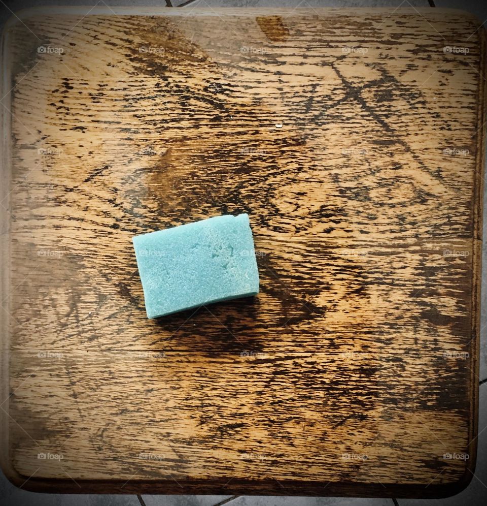 Cleaning time with a blue sponge