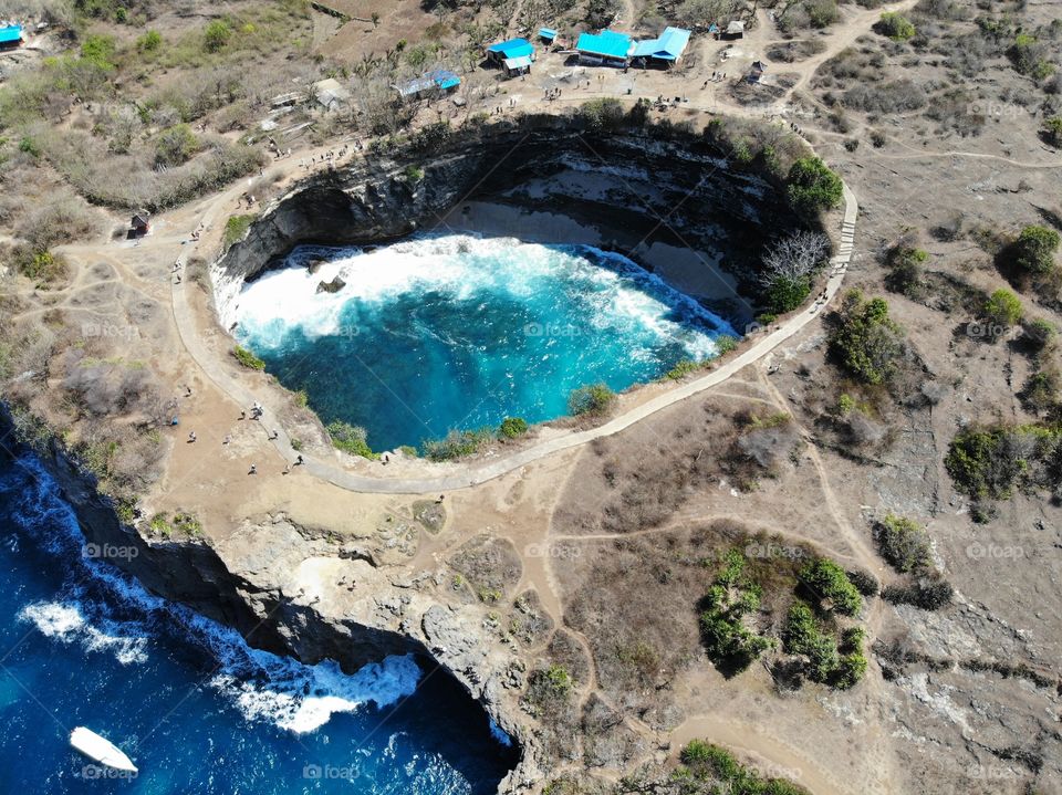 The broken beach, place of great waves that flows into the rocks.