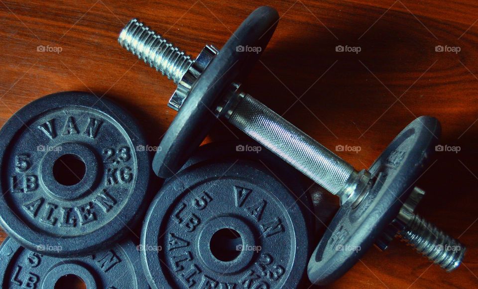 Adjustable dumbbells and plates