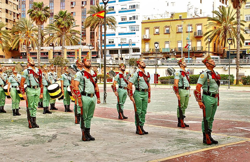 Escuadra de Gastadores de la lV Bandera y banda de guerra en la feria de las FAS, 2019. Tercera tonalidad.