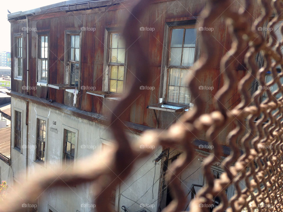 RUSTY MESH FENCE }}} Leonardo Kubrick