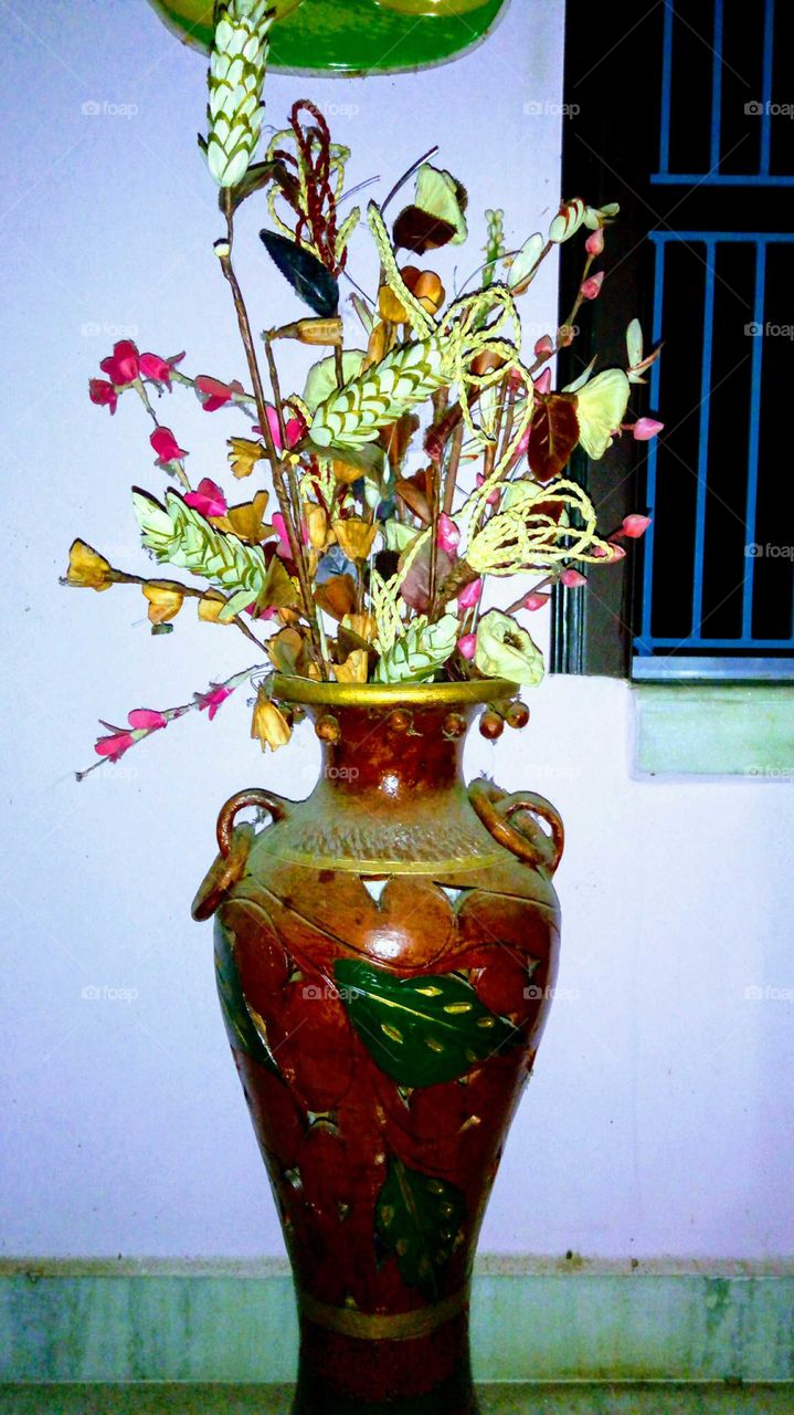 Beautiful flower vase for home decoration
