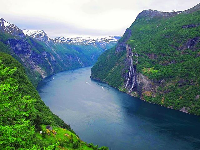 Water falls 