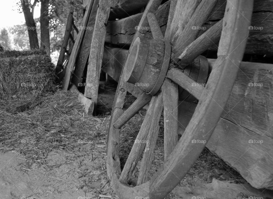 Rustic Wagon wheel black and white