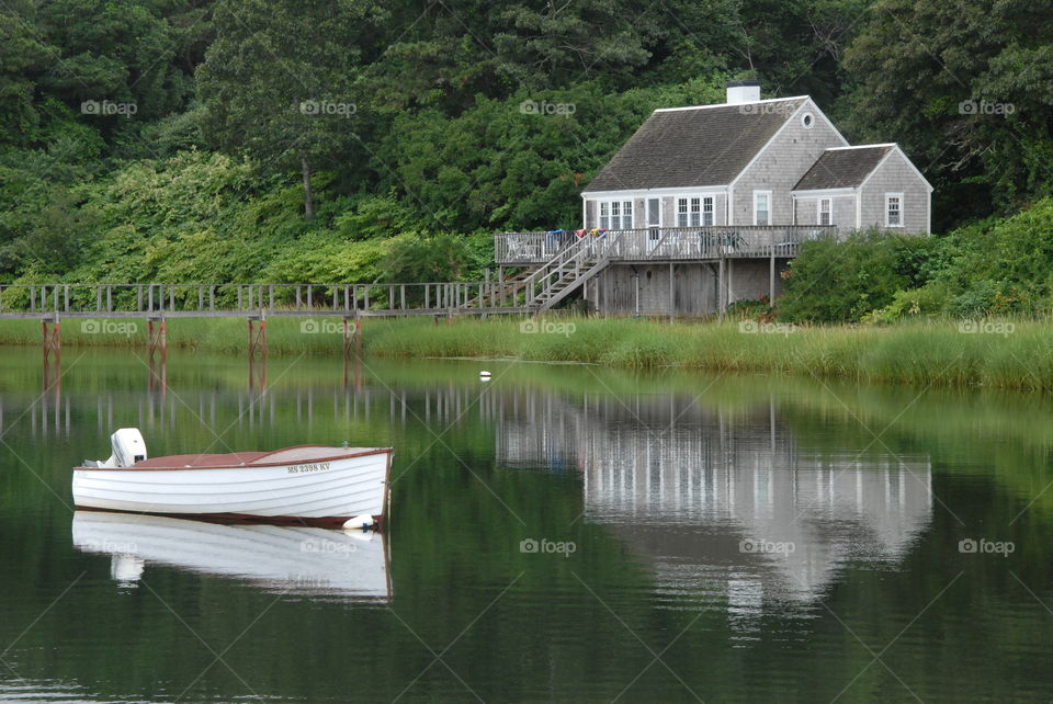 A small cottage by the shore a perfect place to enjoy the scenery!