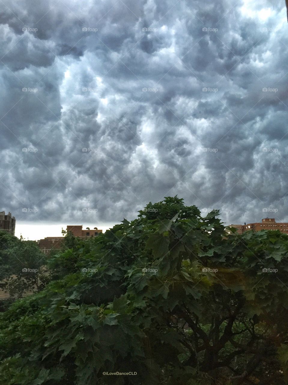 Severe thunderstorm moves over South Shore, Chicago 