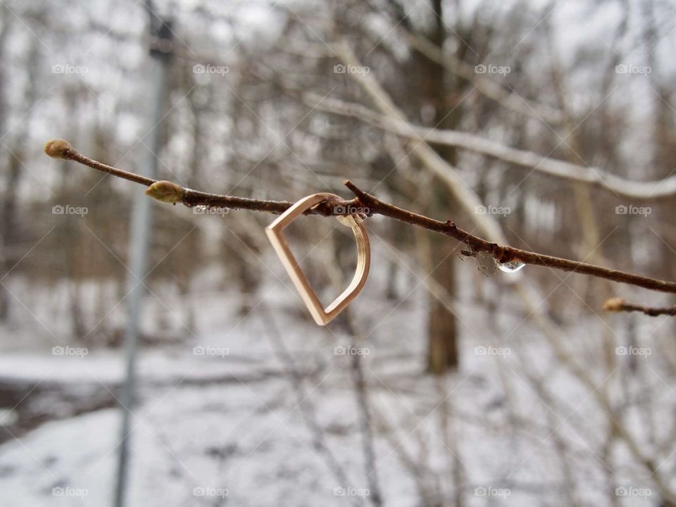 do you see a small thirsty spider rushing towards the droplet? 🤗