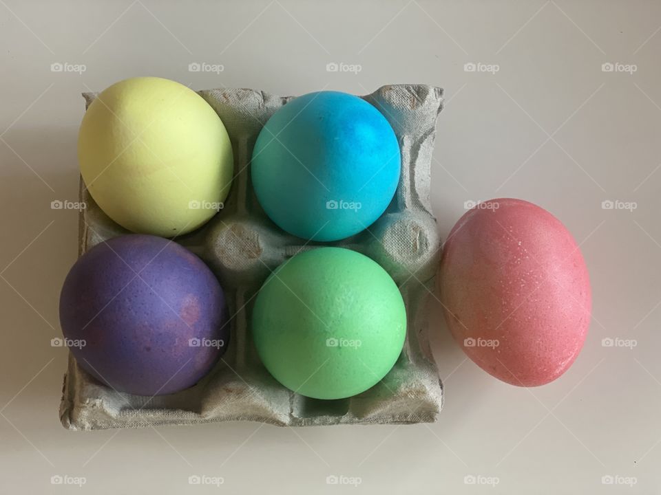 İf the eggs are colored