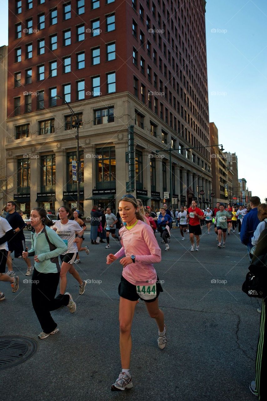 People running in the Indianapolis Monumental Marathon.