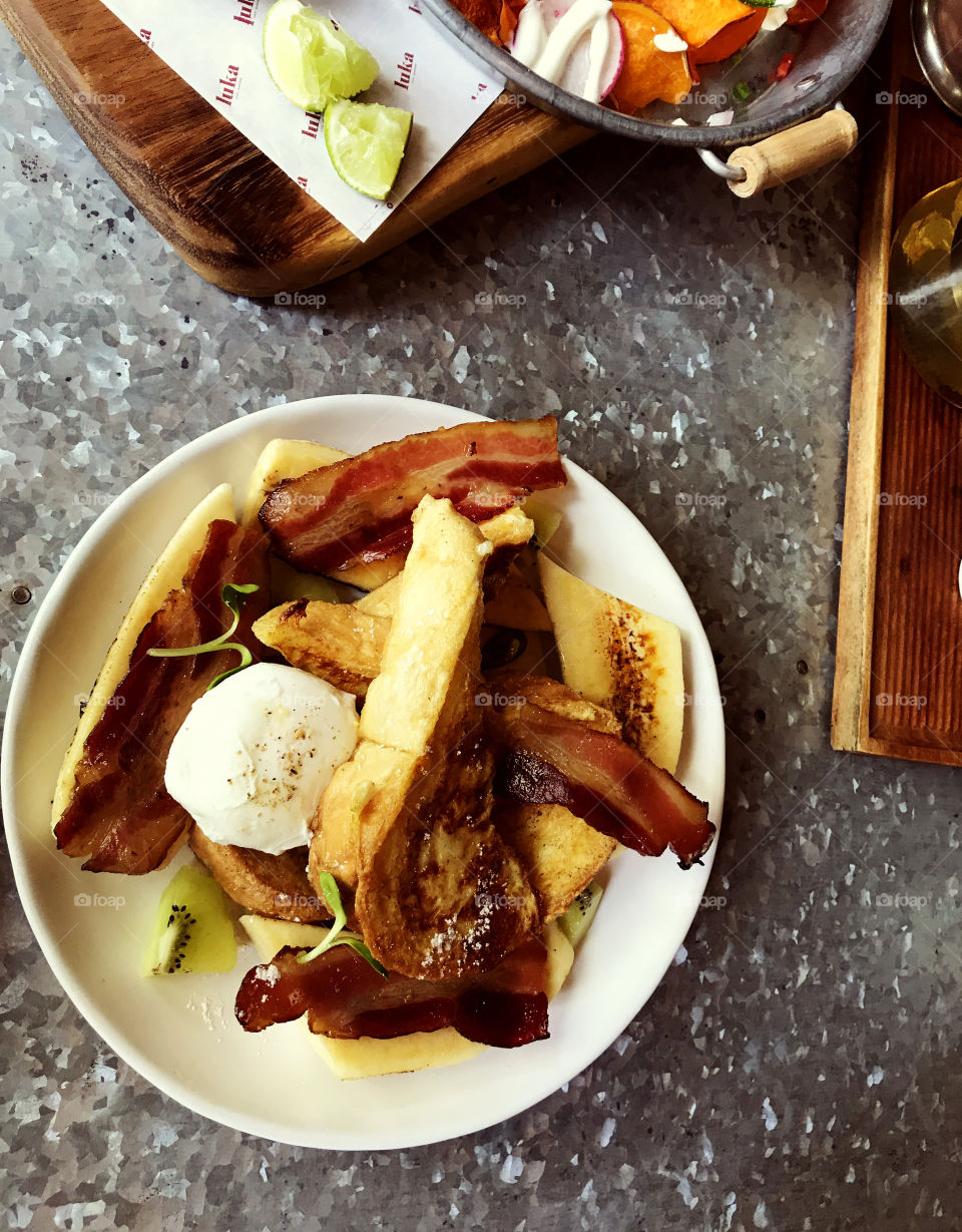 French toast...t ! Yummy as ever with sweet from banana and honey, salty with bacon and a bit sour of kiwi.