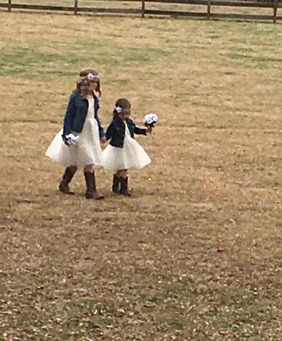 Out door country wedding- flower girls 