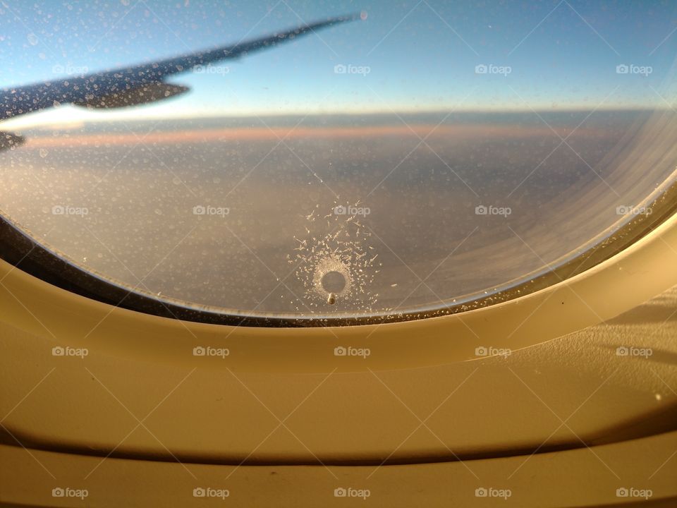 Breather hole in aeroplane window