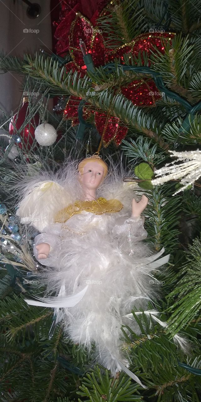 angel in tree