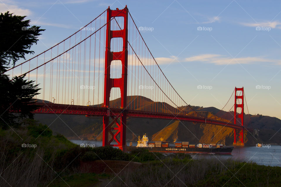 SUNSET VIEW OF THE GOLDEN GATE BRIDGE SAN FRANCISCO CALIFORNIA USA