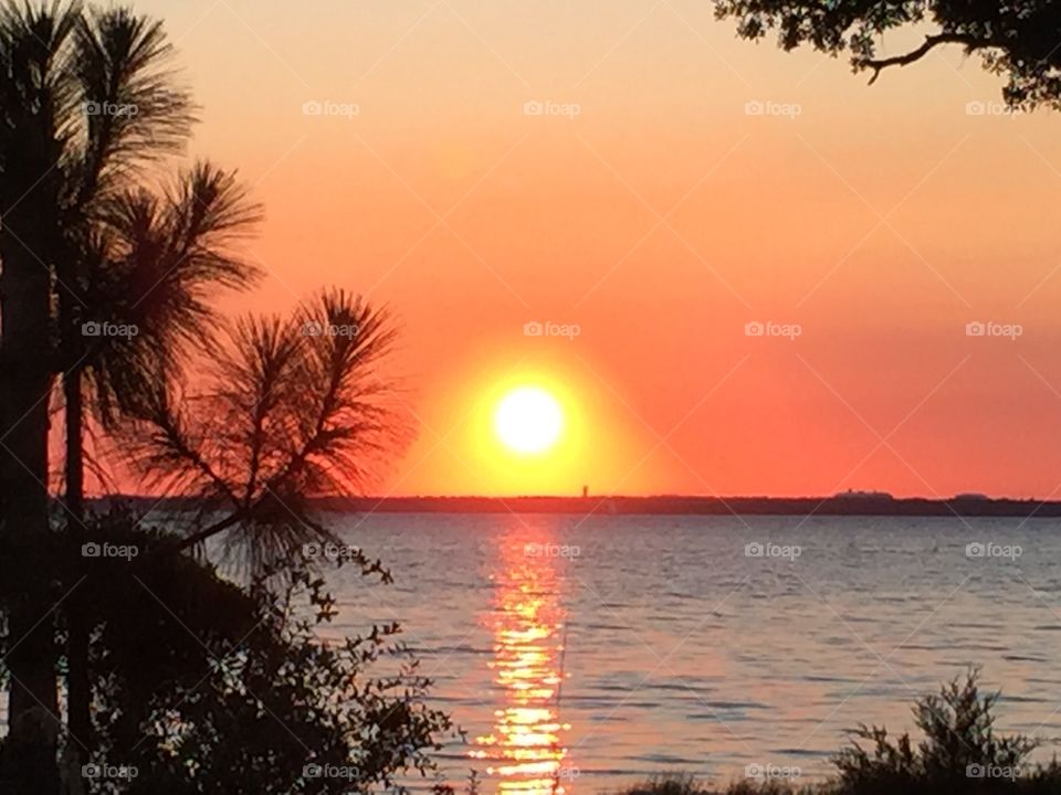 Reflect. A dreamy sunset on the bay