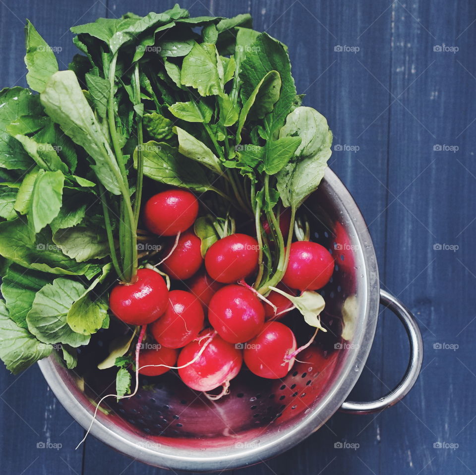 Radish in bowl on table