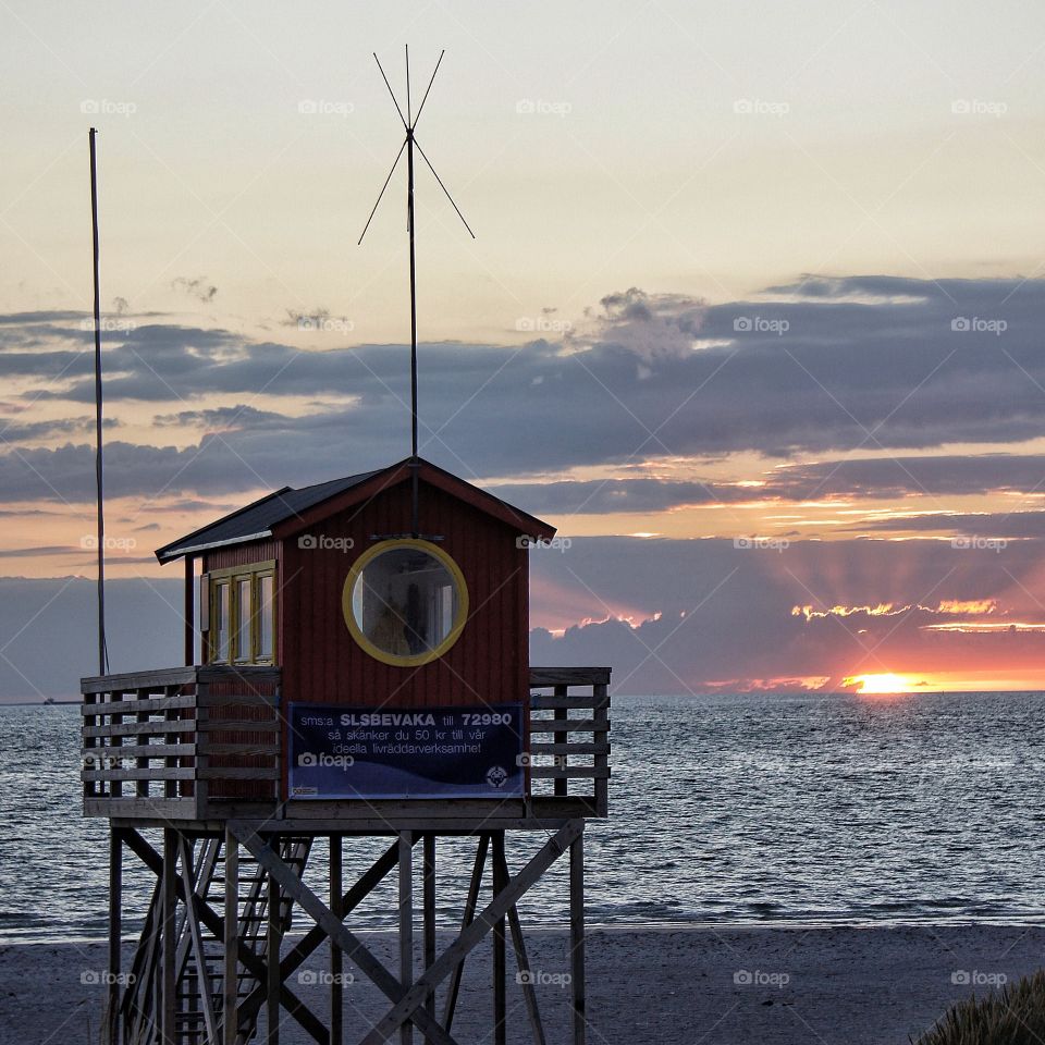 Lifeguardhut in sunset 