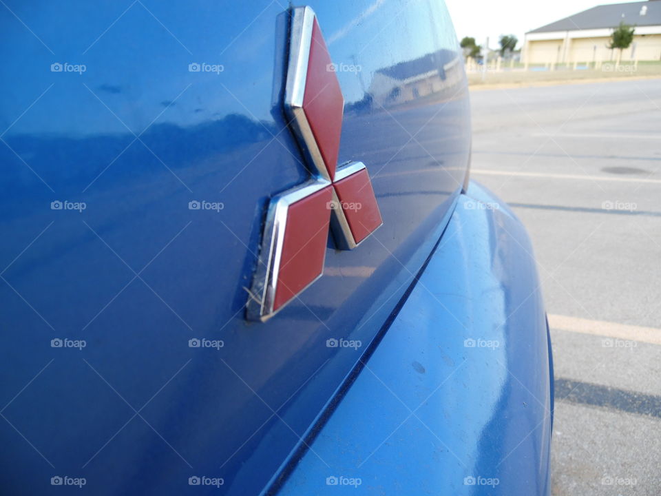 car emblem. This is a picture of a Mitsubishi Eclipse. 👣 🚶 🏃 🔥 💨