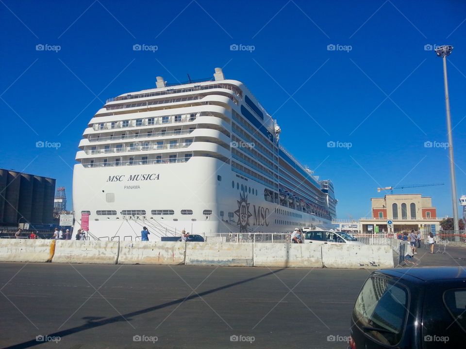 Msc musica at the port 