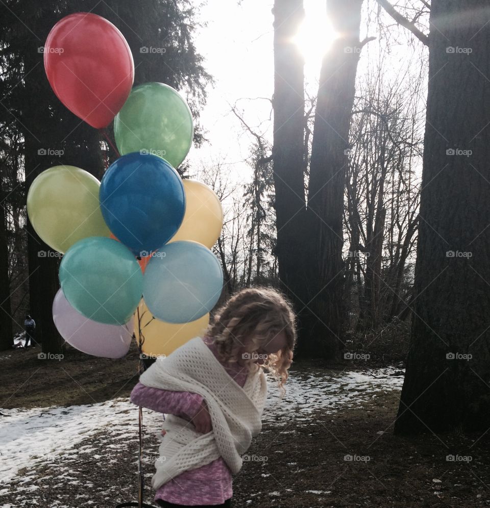 E in the park with balloons 🎈 