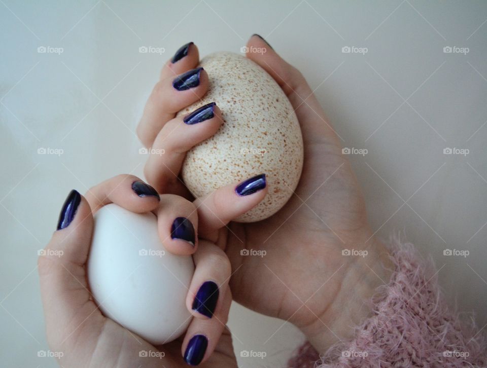 eggs Easter in hands