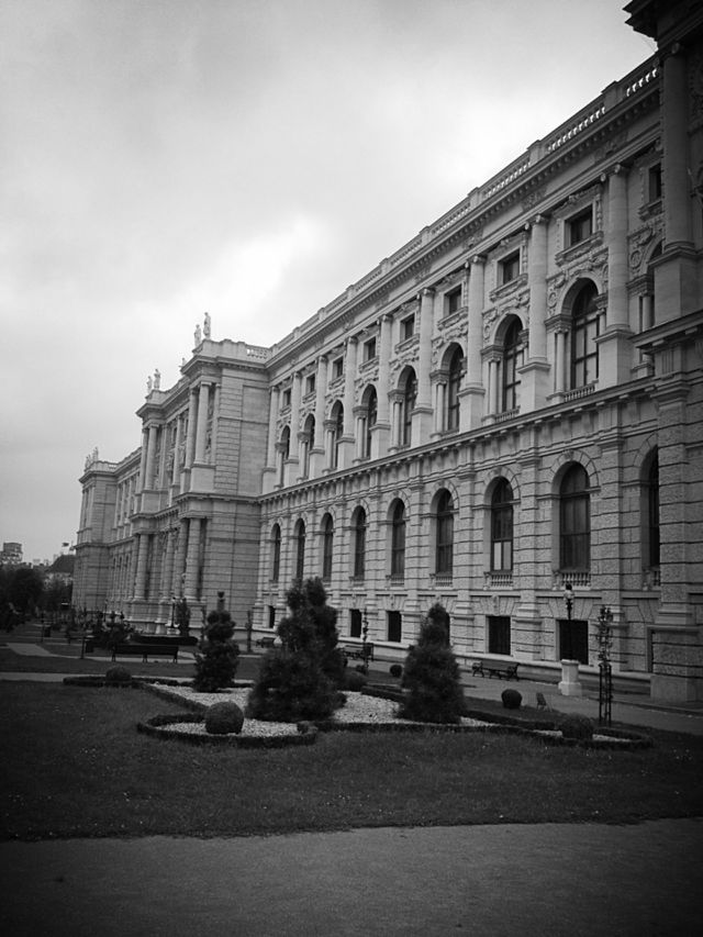 Schonnbrun palace b&w 