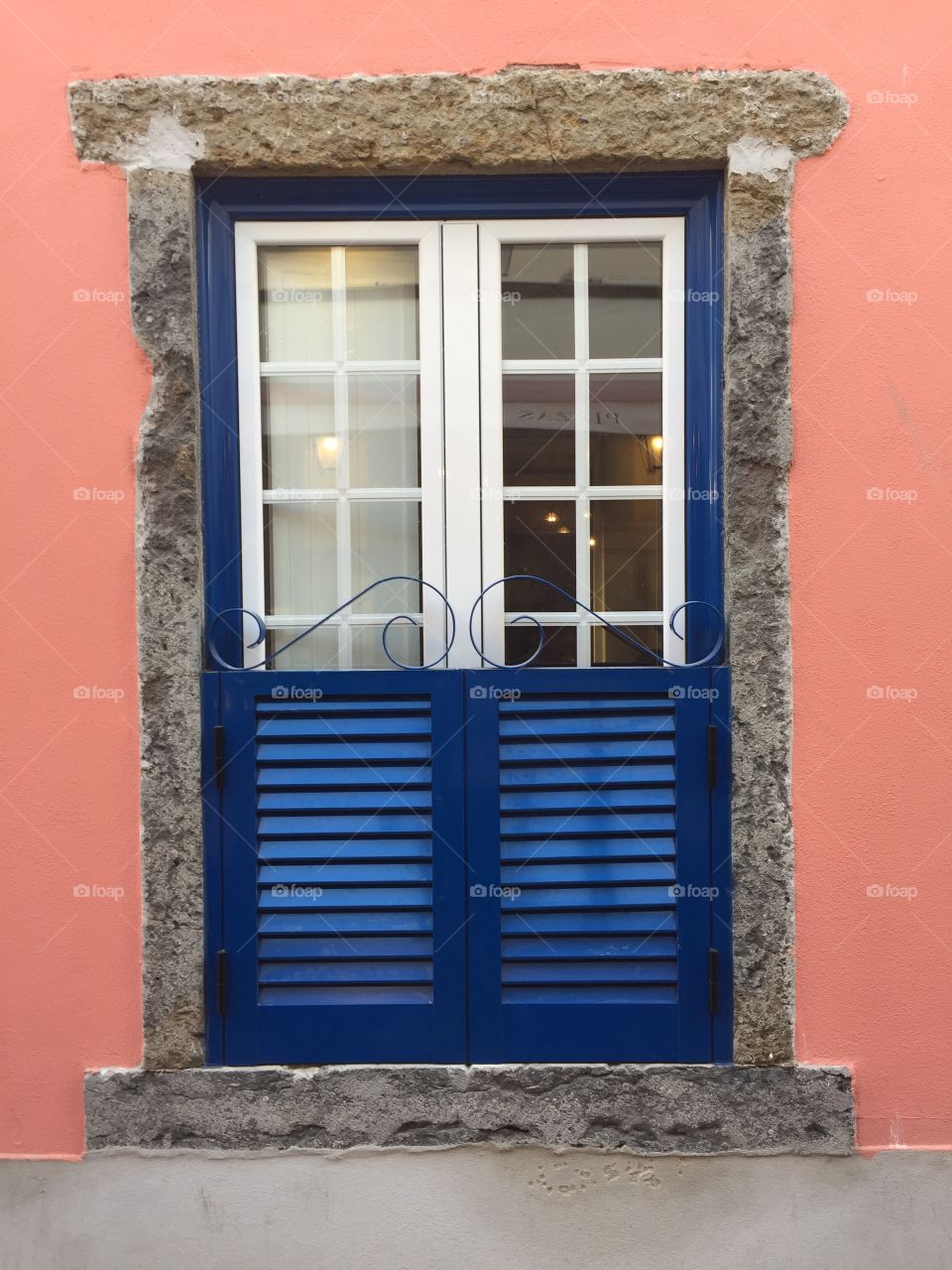 Window of a house in Portugal, Cascaïs