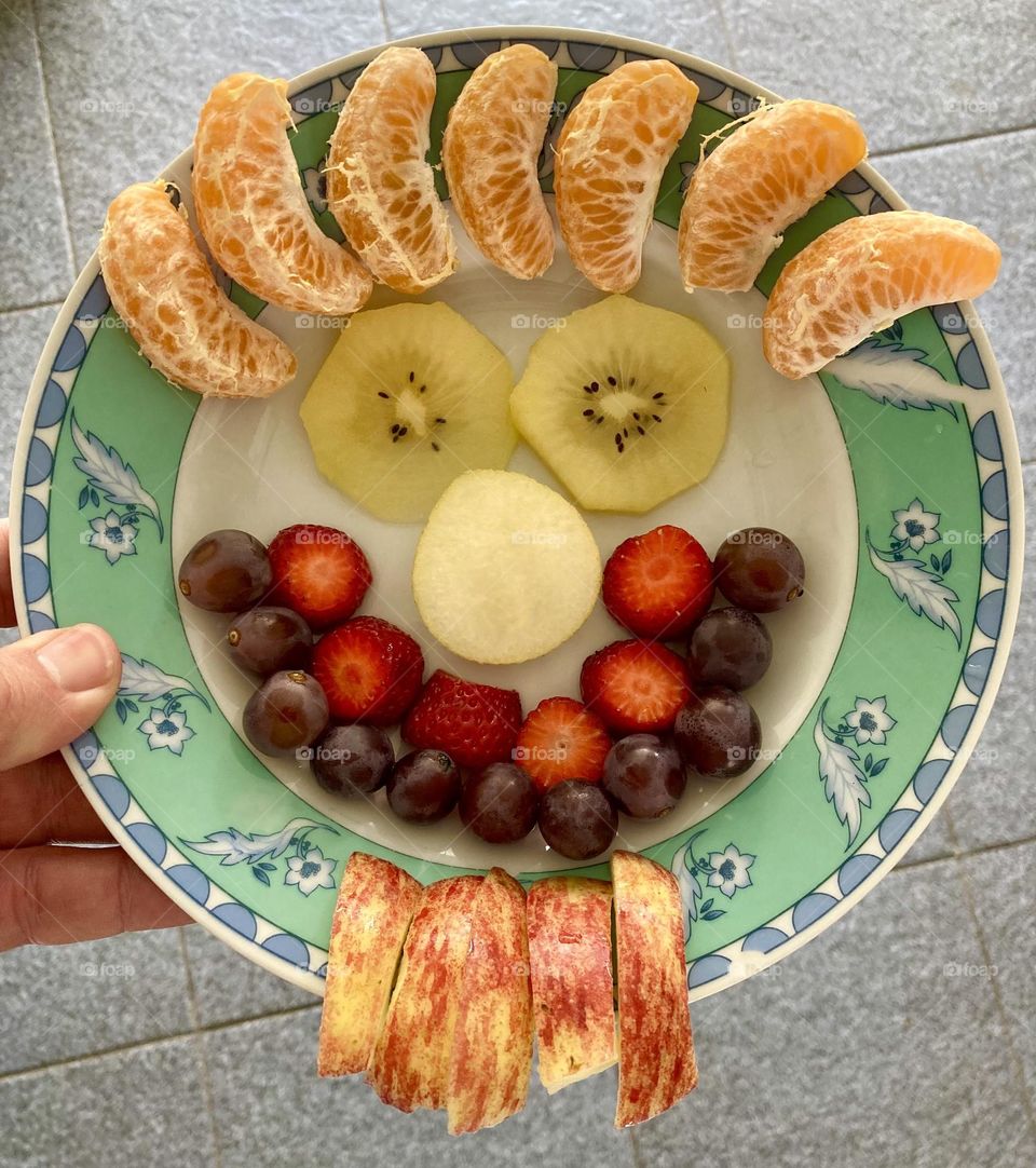 🇺🇸 Gossip, kiwi, pear, strawberry, grape and apple: fruits are always good for us! / 🇧🇷 Mexerica, kiwi, pêra, morango, uva e maçã: as frutas sempre nos fazem bem!