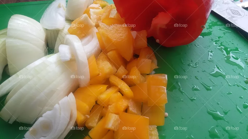 onion with yellow and red pepper