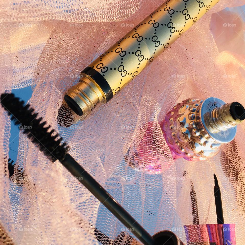 Eye liner with a mirror beside and any mascara 