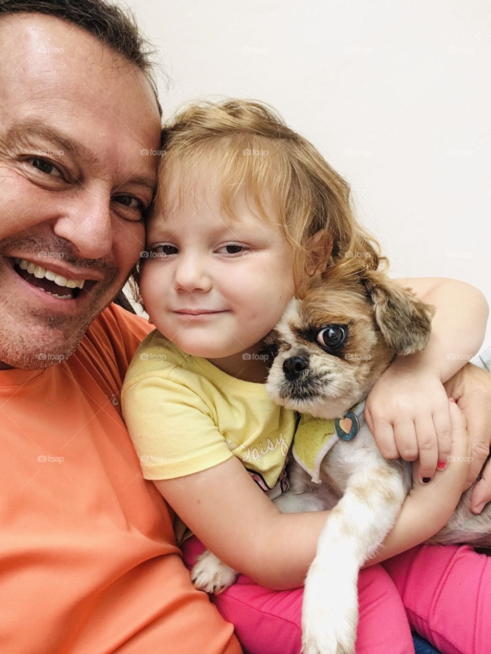 🇺🇸 My daughter and our little dog: is there purer love in life than that of a child and his pet? / 🇧🇷 Minha filha e nossa cachorrinha: tem amor mais puro na vida do que o de uma criança e seu animal de estimação?