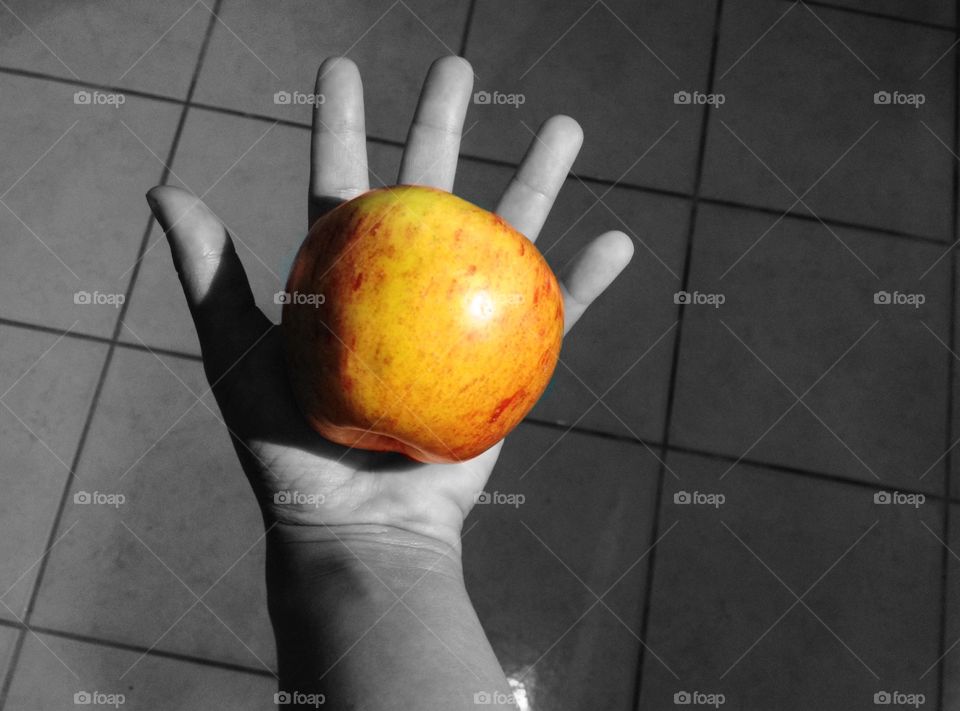 Hand apple 