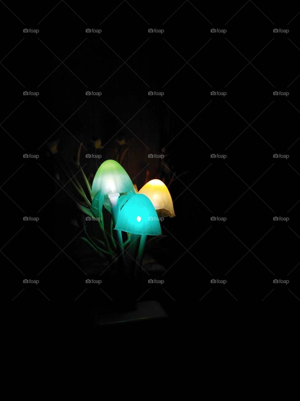 Bed lamp with colorful mushroom shape