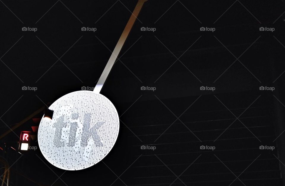 white black dark clock by nivoa