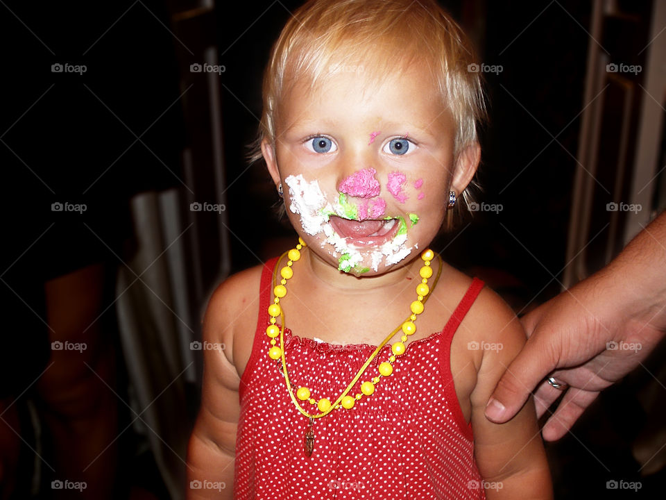 Little girl ate a birthday cake 