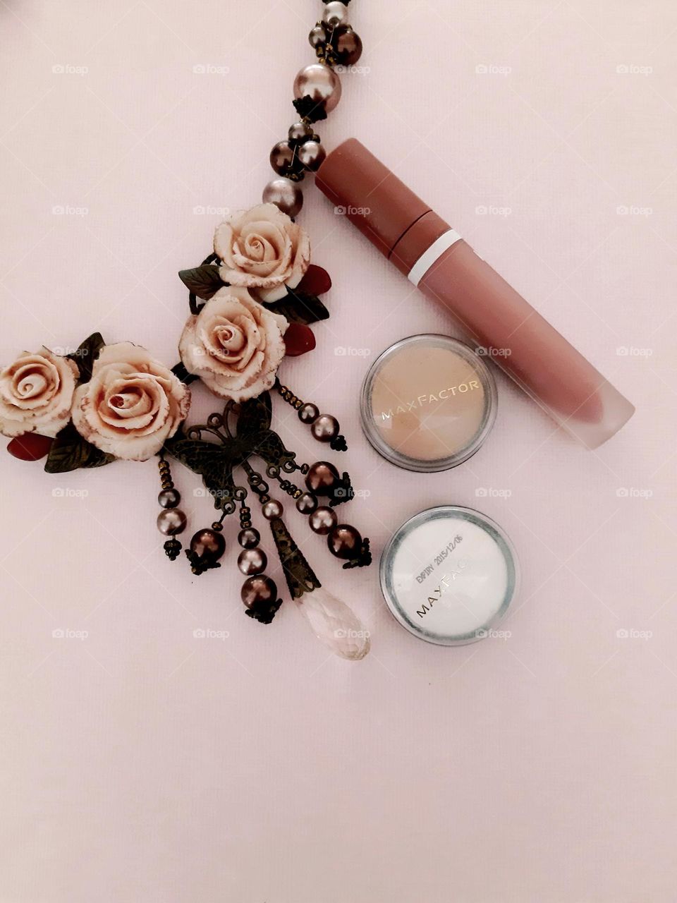 make up with pastel colours