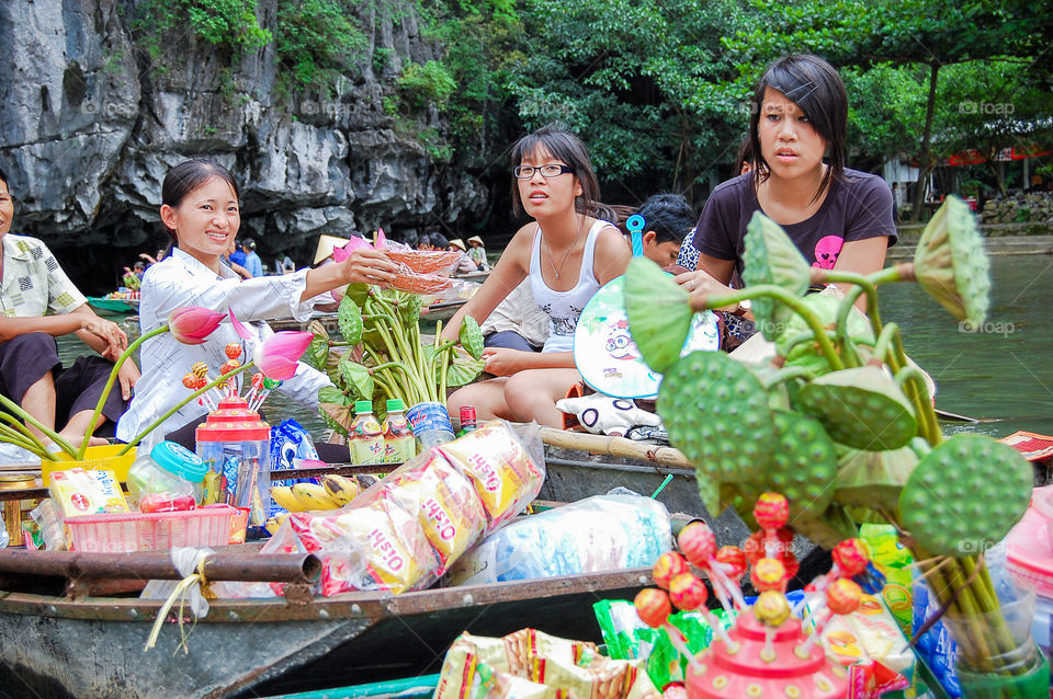 Floating market in Ninh Bình, Vietnam