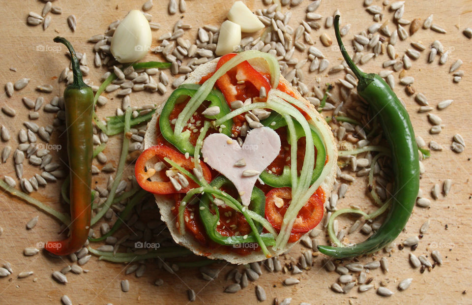 Spicy sandwich with garlic and hot peppers