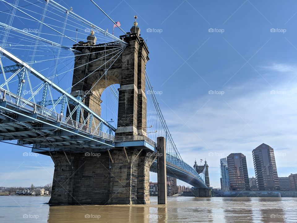 the bridge connecting Cincinnati Ohio to Kentucky