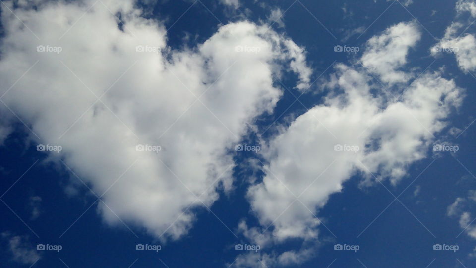 небо.облака.голубой