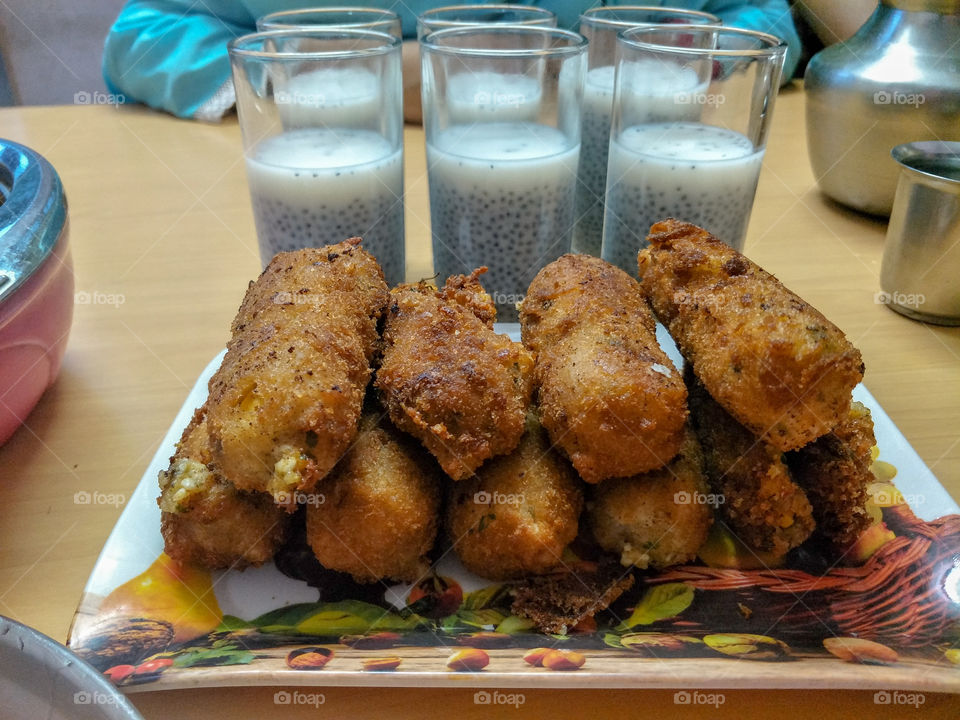 veg panner bread rolls and drink for iftar