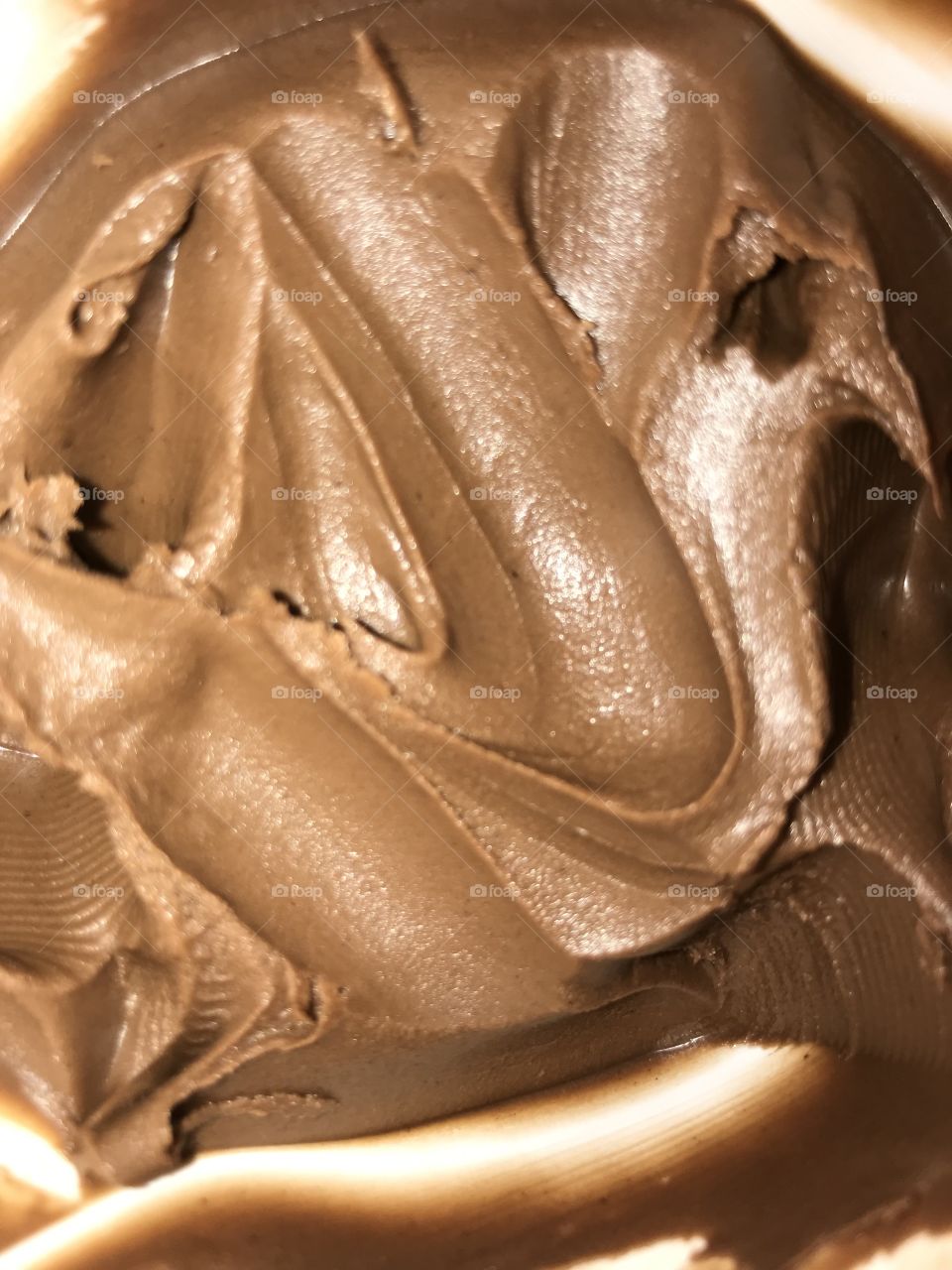 Norwegian Chocolate Nutella it tastes really good. It contains chocolate (obviously) and nuts. 🍫