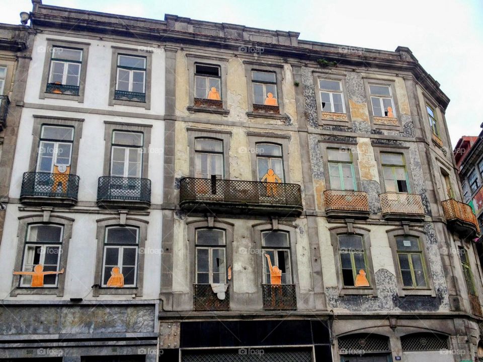 Figures by the ruin window