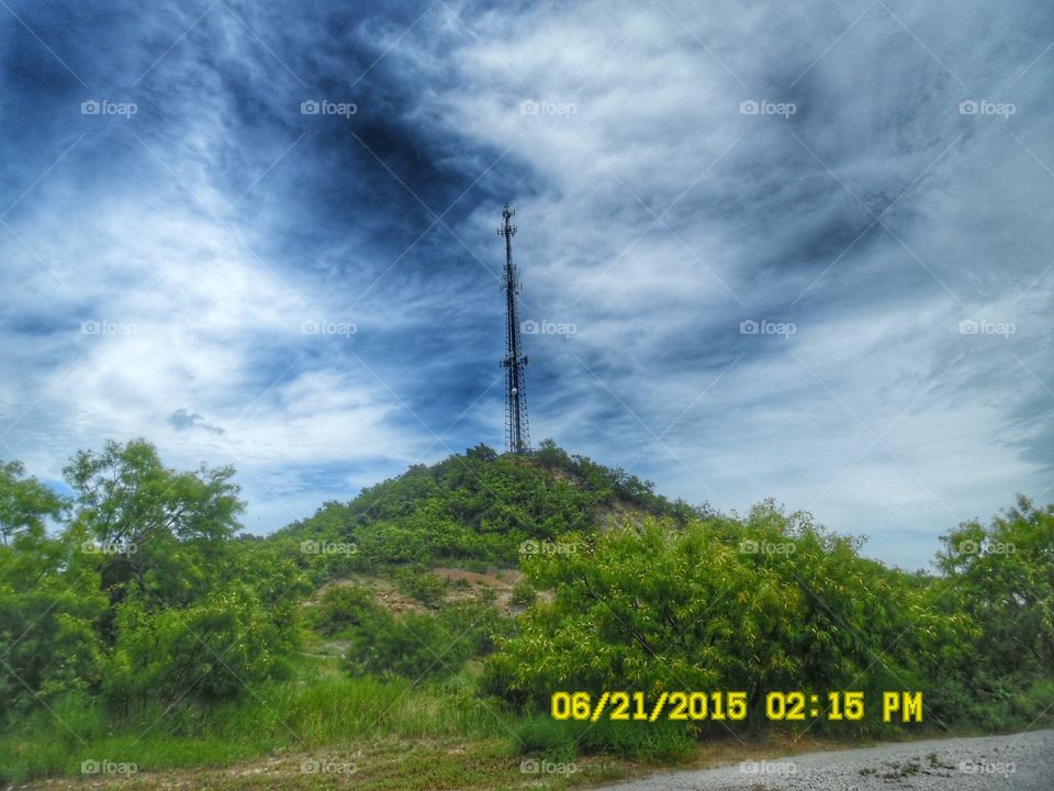📻 radio station tower 🗼. This is a picture of a radio station tower in Mineral Wells Texas