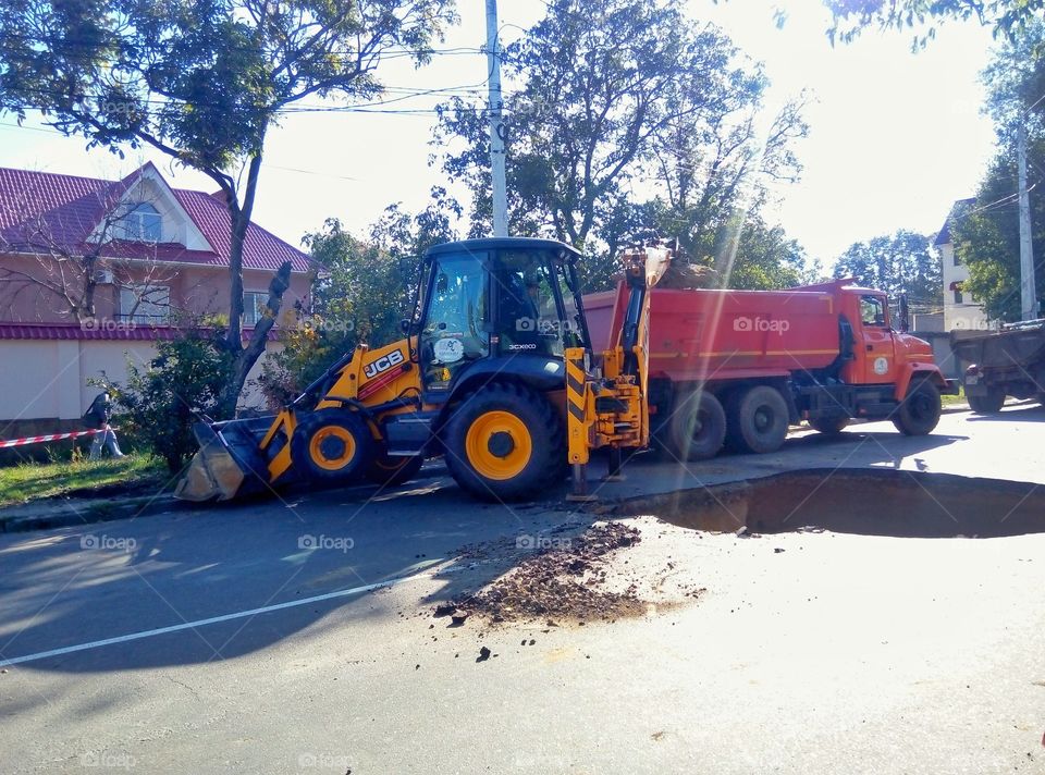 failed asphalt excavator repair work провалился  асфальт экскаватор ремонтные работы