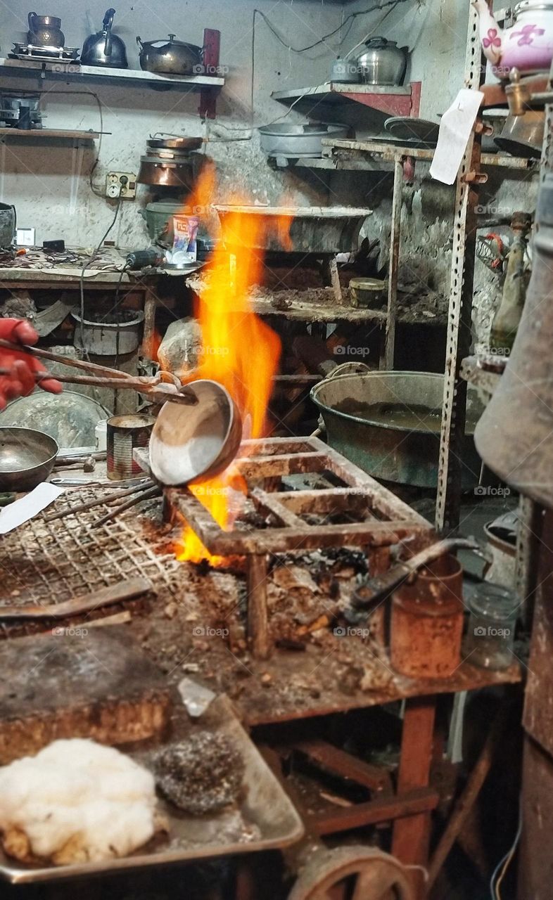 Deliciousness and well cooked of food in copper containers is that the heat in copper containers is kept and distributed more evenly than in other metal containers.They can reduce anemia because copper is a necessary element for the blood production